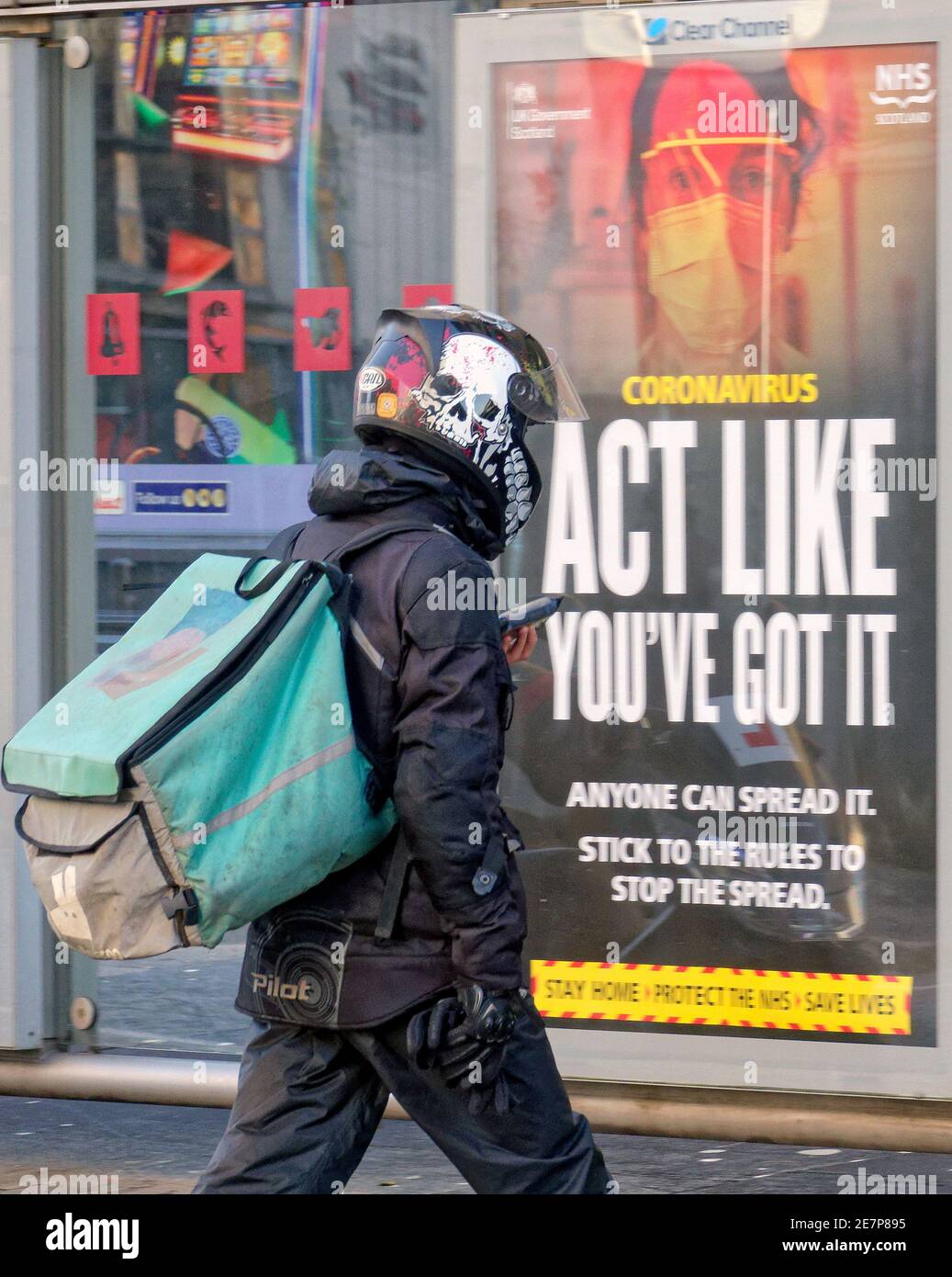 Glasgow, Scotland, UK.30th Gennaio, 2021, Lockdown Sabato ha visto la sincronicità o l'arte che rispecchia la vita. La miseria continua almeno la pioggia fermata come strade deserte nel centro città, le aree commerciali si affida in poster e wall art come un sostituto per la vita. Credit Gerard Ferry/Alamy Live News Foto Stock