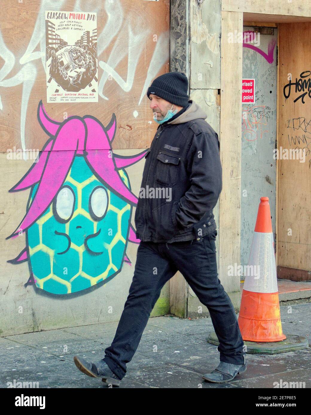 Glasgow, Scotland, UK.30th Gennaio, 2021, Lockdown Sabato ha visto la sincronicità o l'arte che rispecchia la vita. La miseria continua almeno la pioggia fermata come strade deserte nel centro città, le aree commerciali si affida in poster e wall art come un sostituto per la vita. Credit Gerard Ferry/Alamy Live News Foto Stock