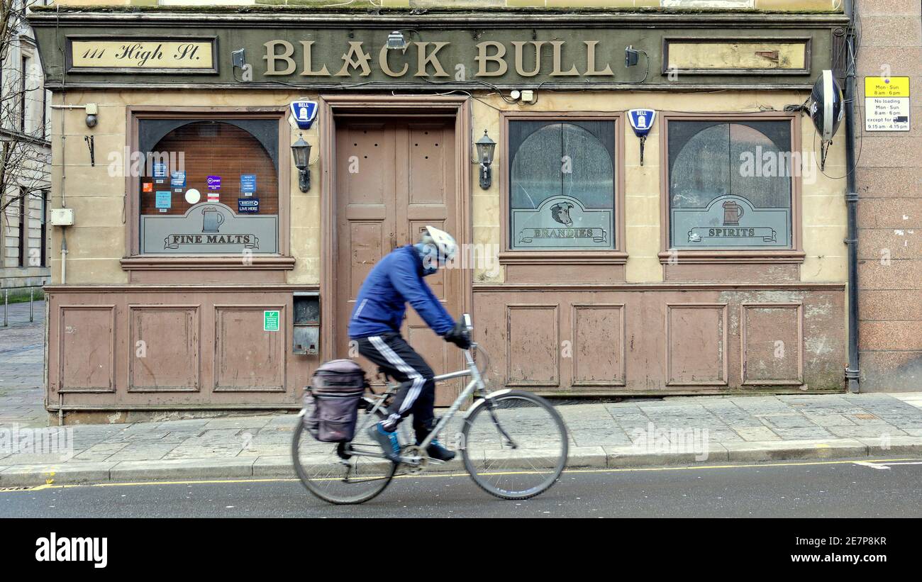 Glasgow, Scotland, UK.30th gennaio, 2021, Lockdown Sabato miseria continua almeno la pioggia fermata come strade deserte nel centro città, le aree commerciali si basa in poster e wall art come un sostituto per la vita. Credit Gerard Ferry/Alamy Live News Foto Stock