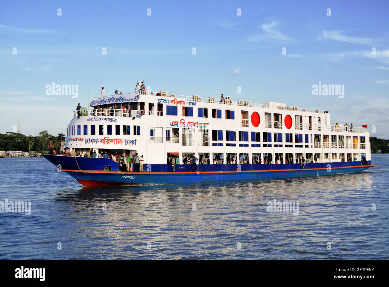 Giro di lancio dei passeggeri sul fiume Kirtankhola a barisal, bangladesh. Foto Stock