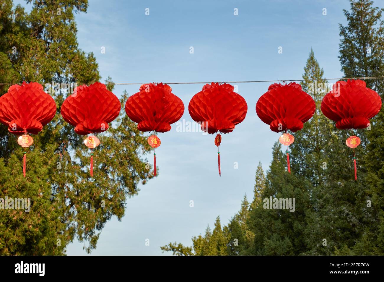 Lanterne rosse appese a Pechino, in Cina, in occasione del Capodanno lunare Foto Stock