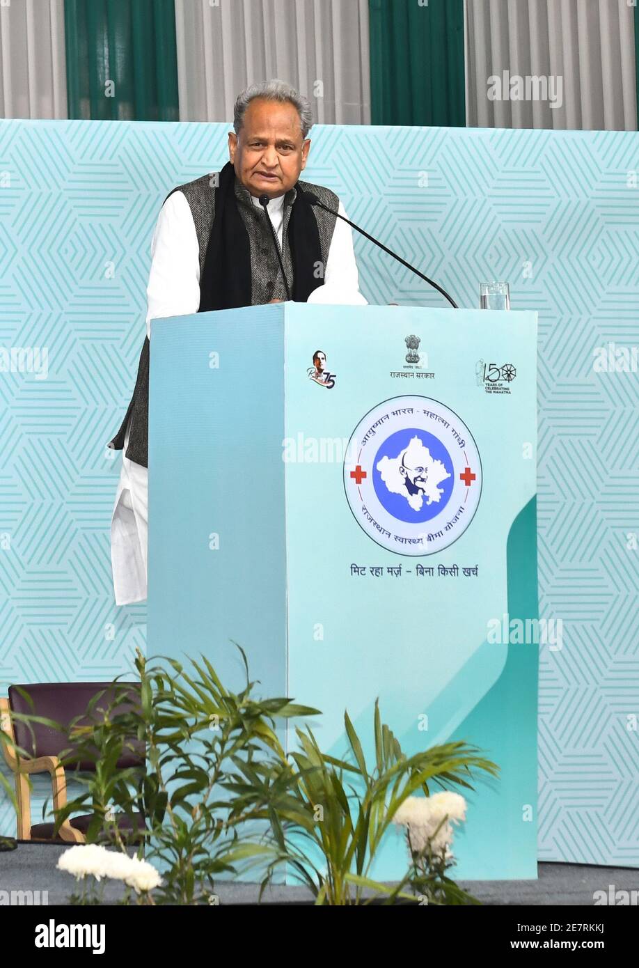 Jaipur, Rajasthan, India, Jan.30, 2021: Il ministro capo del Rajasthan Ashok Gehlot lancia l'Ayushman Bharat Mahatma Gandhi Swasthya Bima Yojna (programma di assicurazione sanitaria) a Jaipur. Il nuovo piano di assicurazione sanitaria del governo del Rajasthan beneficerà 1.30 famiglie di crore e otterrebbero la copertura medica gratuita. Credit: Sumit Saraswat/Alamy Live News Foto Stock