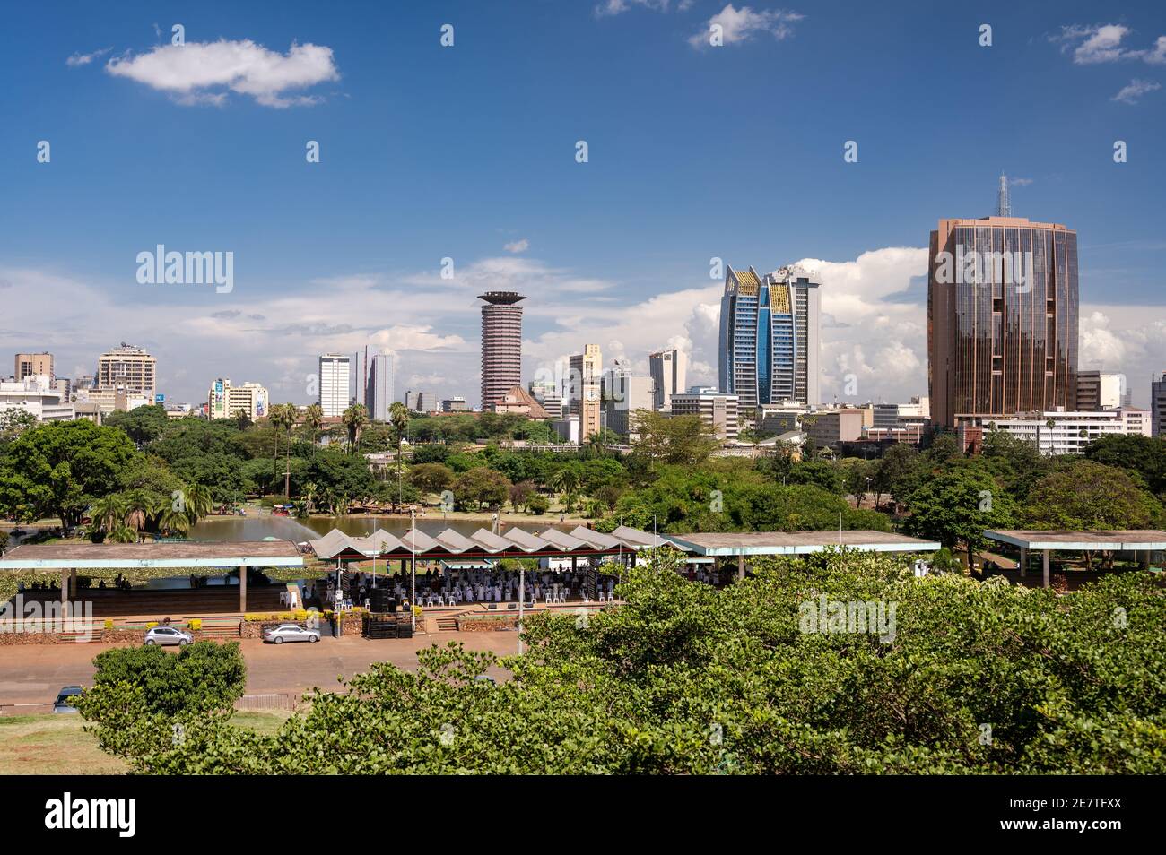 Distretto Centrale degli Affari di Nairobi con il KICC, la pensione CBK e la Torre del Parlamento, Kenya Foto Stock