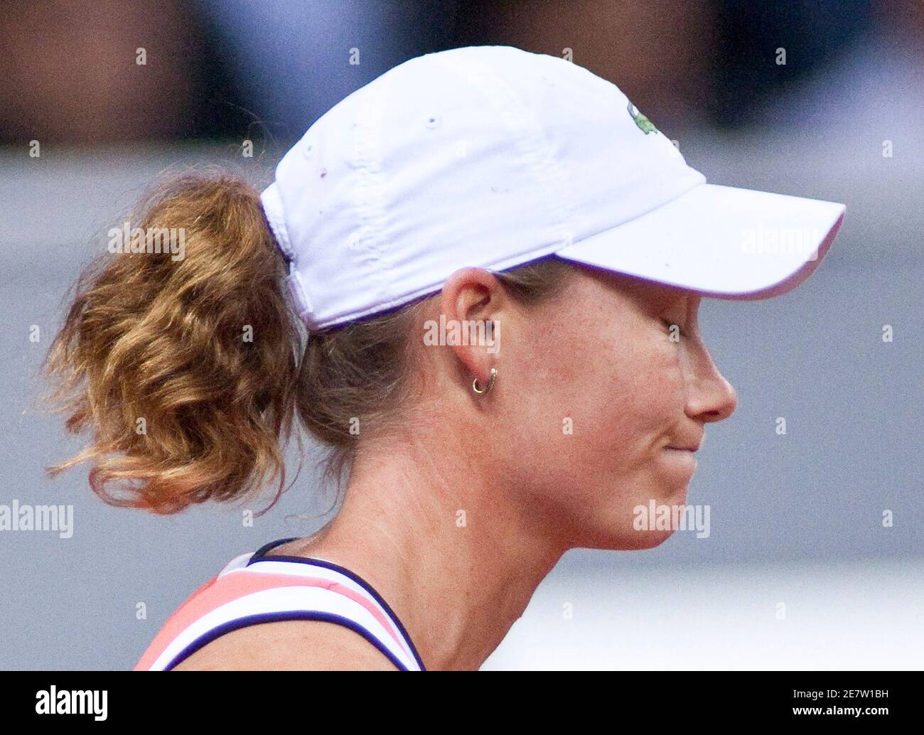Il Samantha Stosur dell'Australia reagisce durante la partita finale contro Justine Henin del Belgio al torneo di tennis WTA di Stoccarda, 2 maggio 2010. REUTERS/Miro Kuzmanovic (GERMANIA - Tags: TENNIS SPORT) Foto Stock