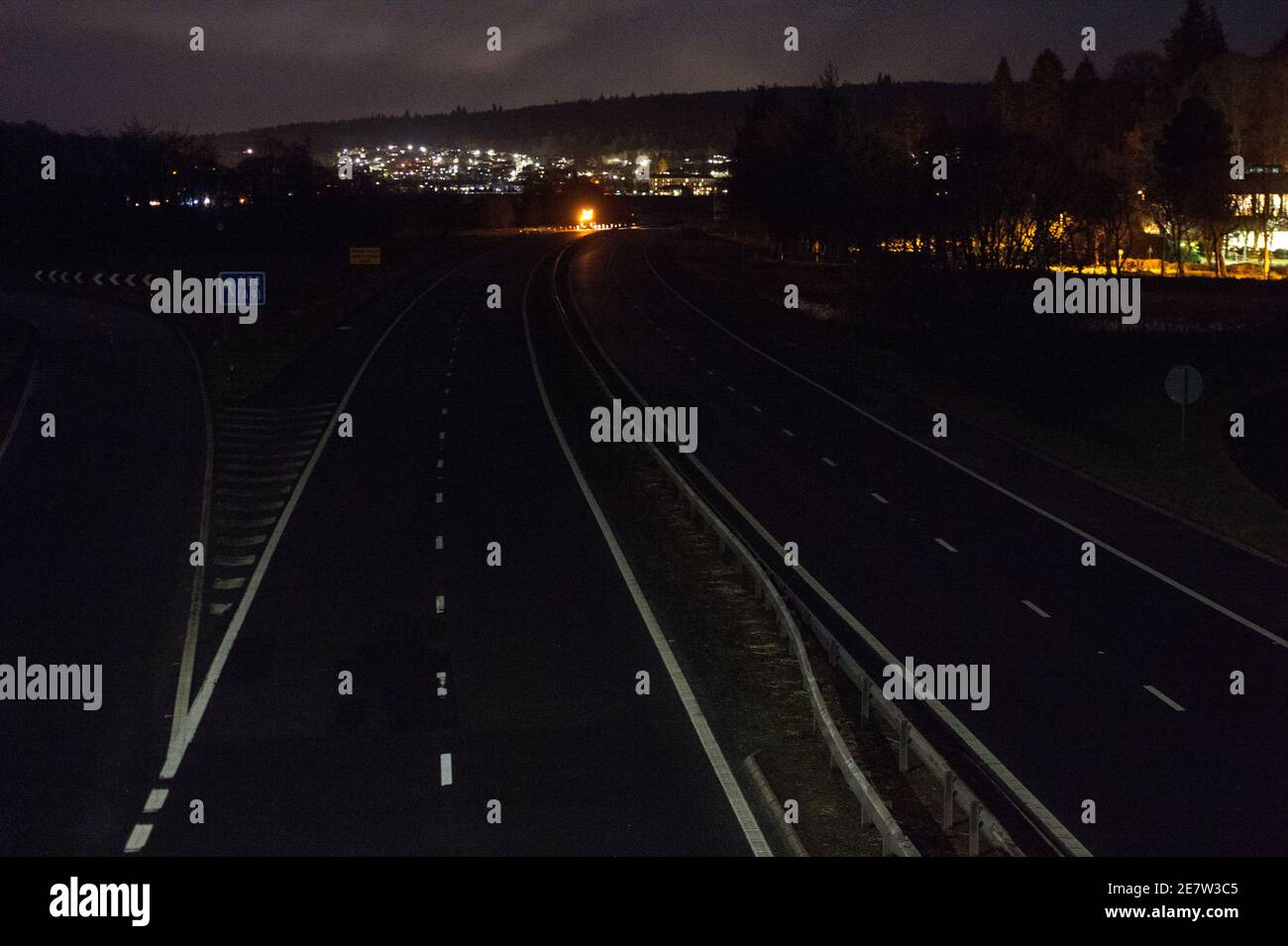 Stirling, Scozia, Regno Unito. 30 gennaio 2021. Nella foto: L'autostrada M9 è stata bloccata tra gli svincoli 9 e 11 nel corso di un incidente di polizia in corso. Nessun altro fatto è venuto alla luce attualmente. Credit: Colin Fisher/Alamy Live News Foto Stock