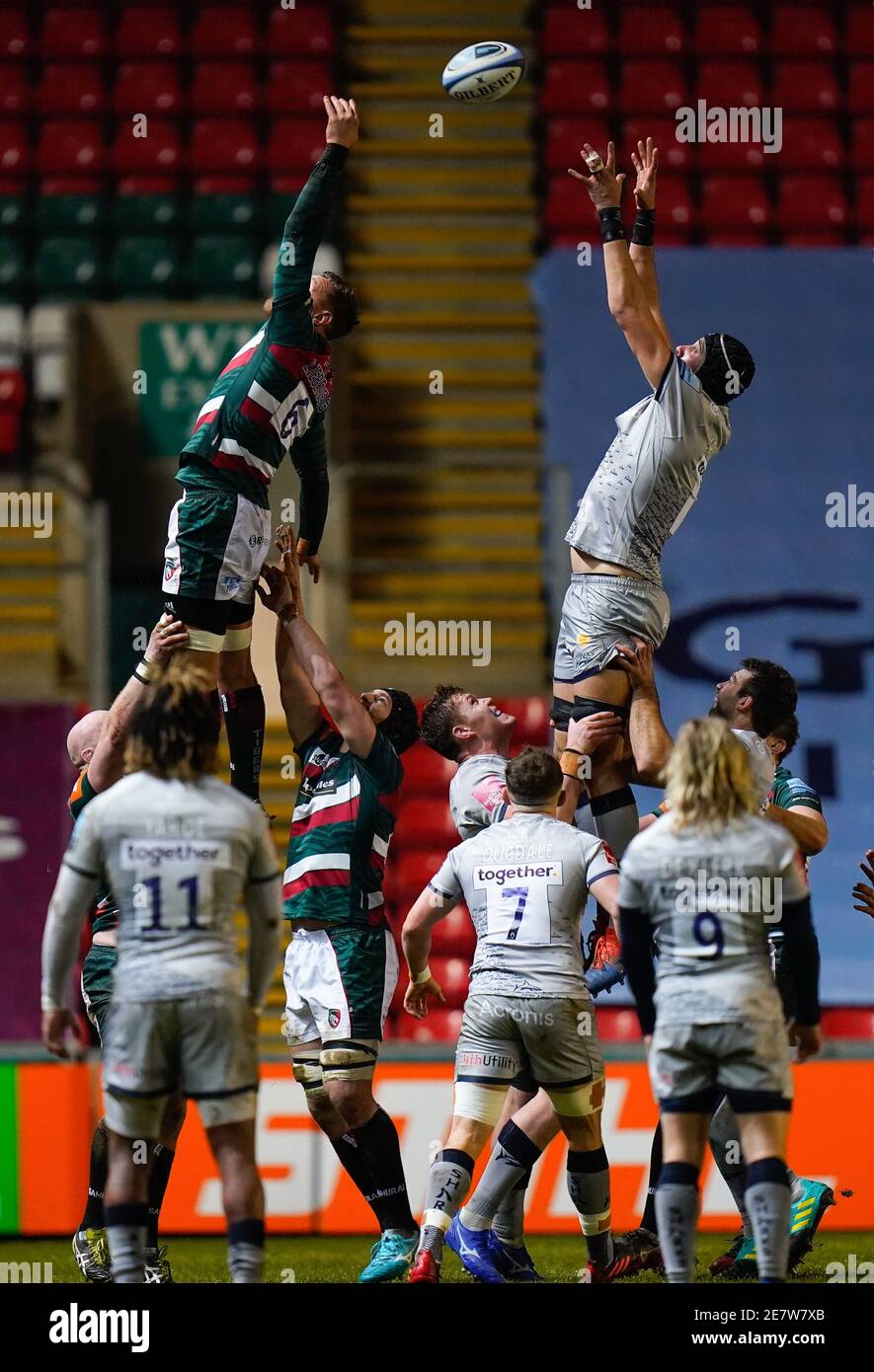 Leicester Tigers fiancher Hanro Liebenberg e vendita Sharks LOCK JP Du Preez competere a una line-out durante un Gallagher Premiership Turno 7 Rugby Union ma Foto Stock