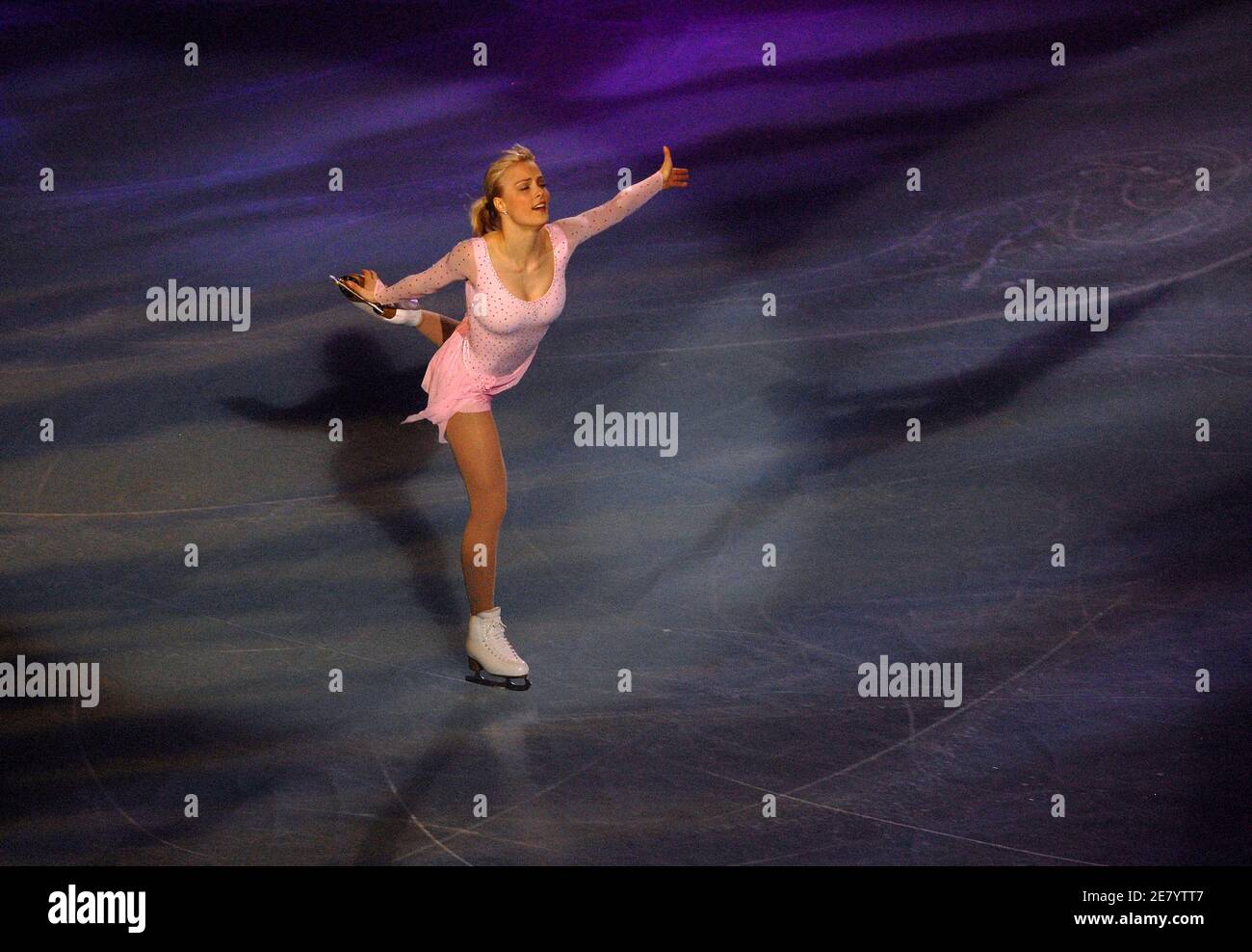 La Finlandia Kiira Korpi pattina durante lo spettacolo 'Stars sur glace' al Palais-Omnisports Paris-Bercy a Parigi, Francia, il 14 aprile 2007. Foto di Christophe Guibbaud/Cameleon/ABACAPRESS.COM Foto Stock