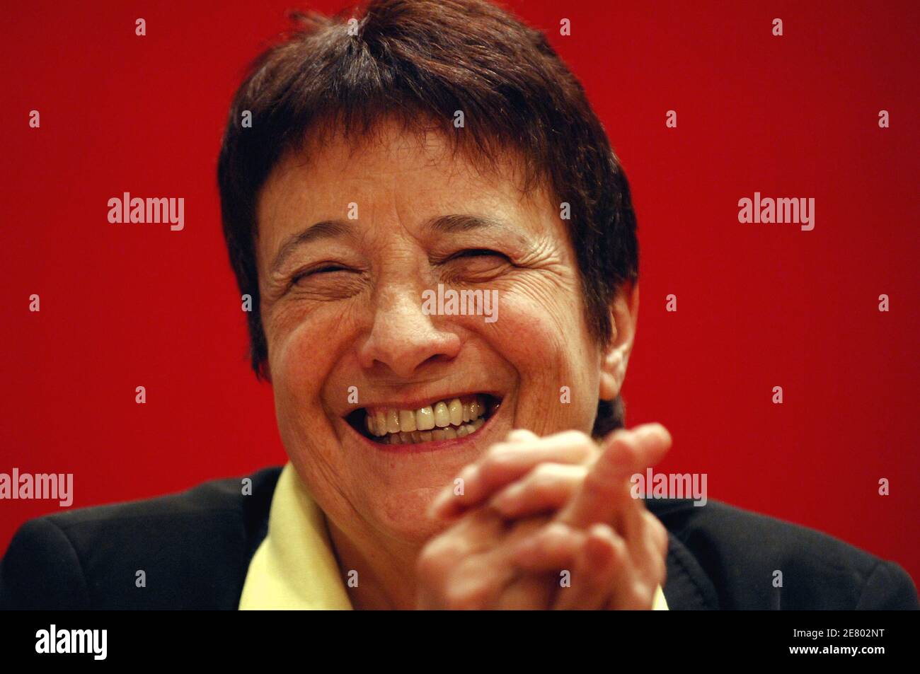 La candidata presidenziale di Farleft 'Lutte Ouvriere' Arlette Laguiller tiene il suo ultimo rally prima del primo round di domenica, a 'la Cite des Congres' a Nantes, in Francia, il 19 aprile 2007. Foto di Nicolas Gouhier/ABACAPRESS.COM Foto Stock