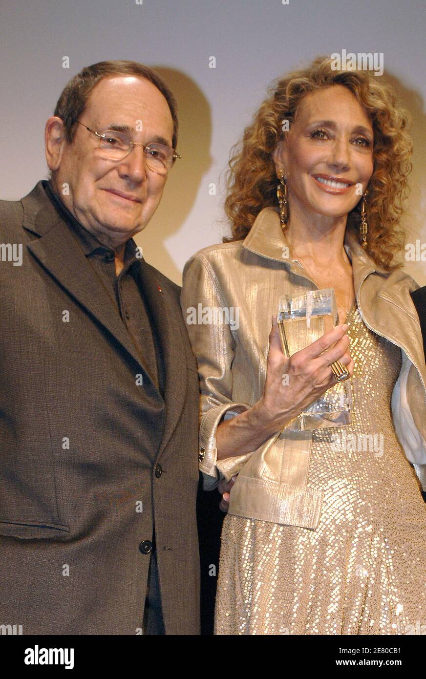 Robert Hossein e Marisa Berenson partecipano all'apertura del 'Festival Internazionale Cinema Costume et Mode' a Parigi, in Francia, il 26,2007 aprile. Foto di Giancarlo Gorassini/ABACAPRESS.COM Foto Stock