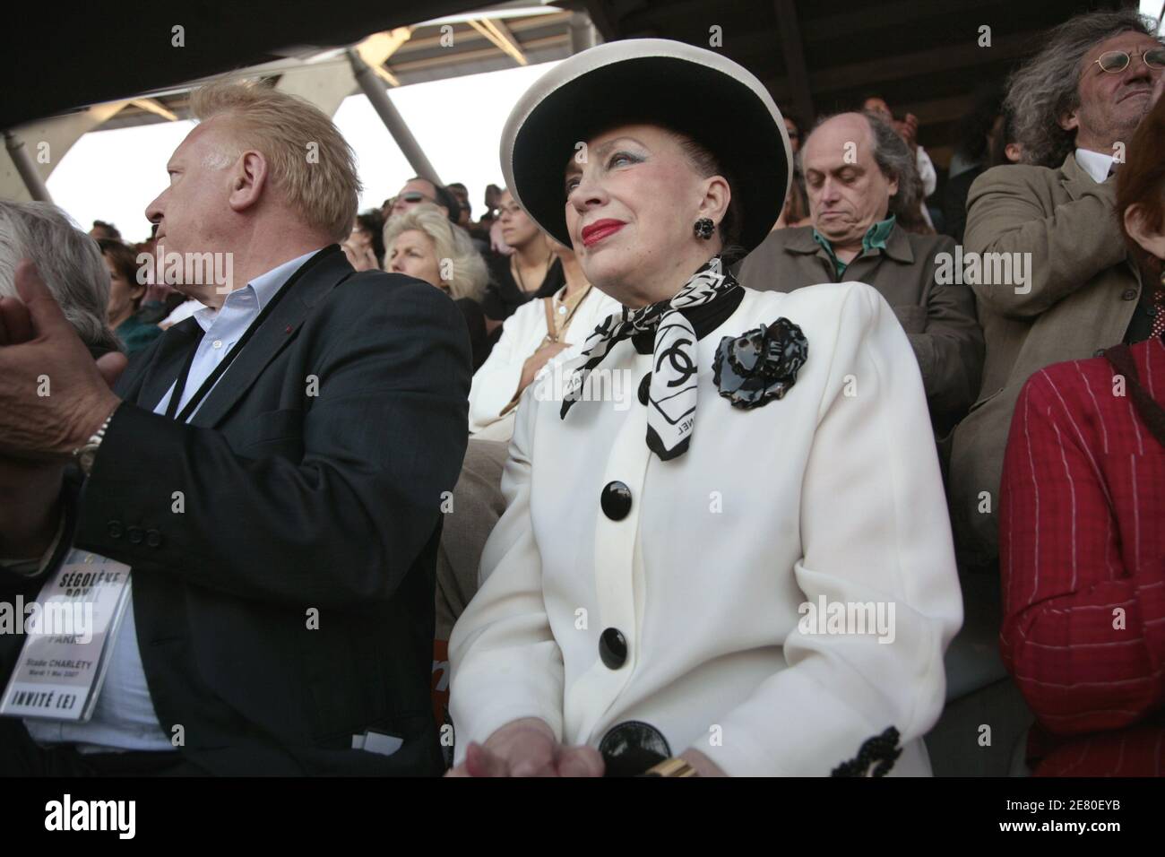 Madame Genevieve de Fontenay partecipa all'incontro del candidato presidenziale del Partito Socialista Francese Segolene Royal allo stadio Charlety di Parigi, Francia, il 01 maggio 2007. Foto di Derusse/Bisson/Orban/ABACAPRESS.COM Foto Stock