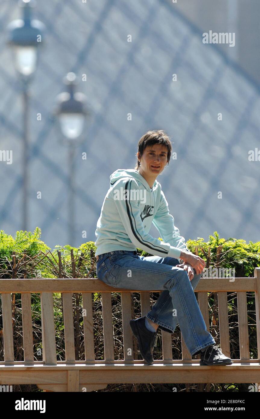 L'atleta francese Christelle Daunay si pone al giardino Les Tuileries di Parigi, in Francia, il 2 maggio 2007. Foto di Stephane Kempinaire/Cameleon/ABACAPRESS.COM Foto Stock