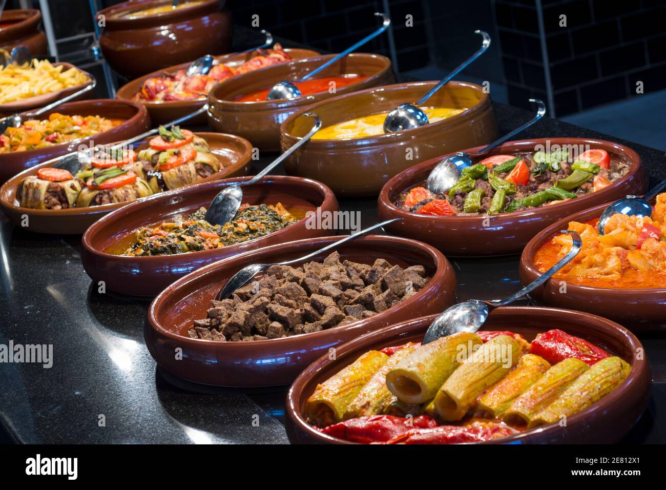 Cucina tradizionale turca in creta in un ristorante turco. Foto Stock