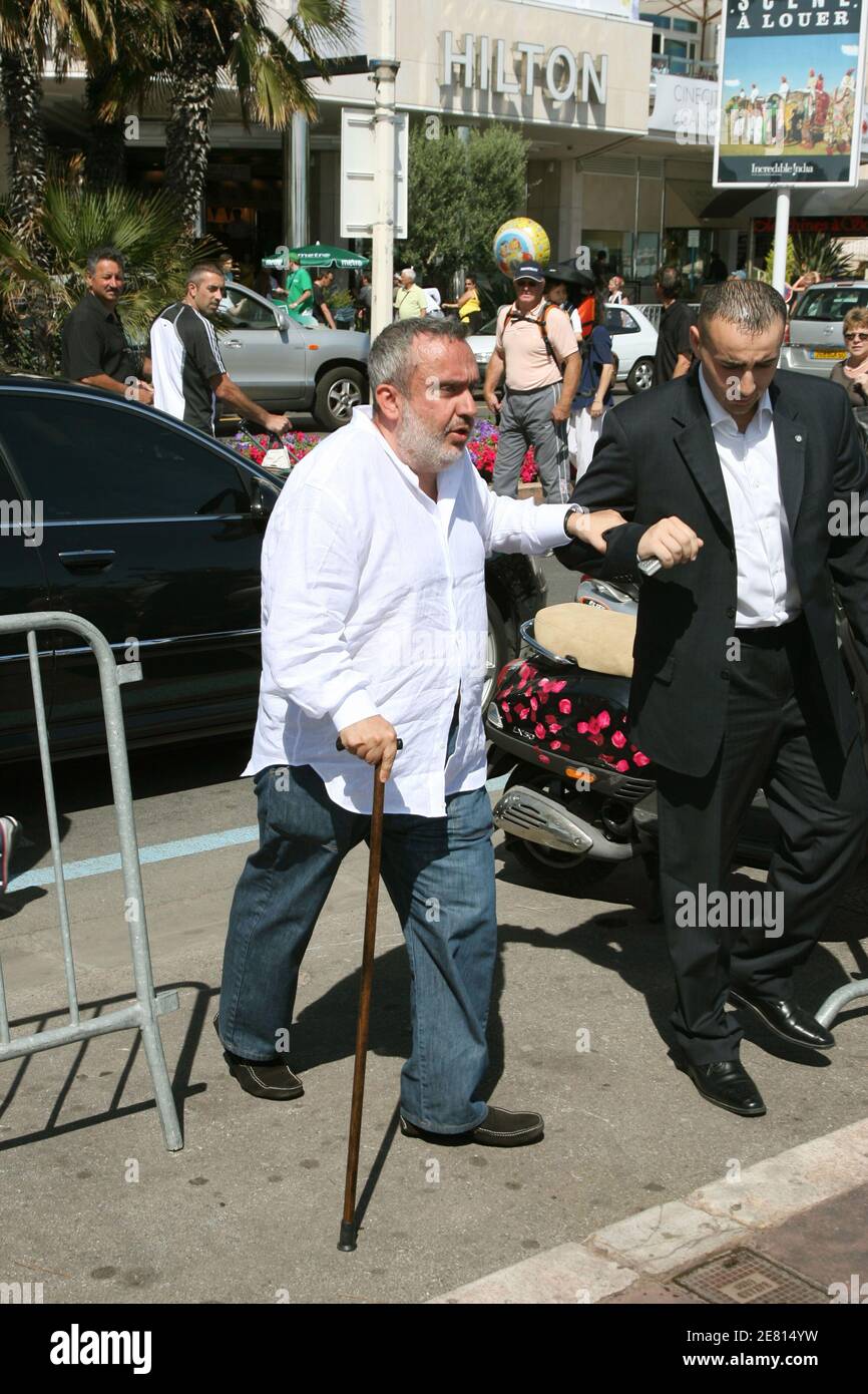 Dominique Farrugia cammina intorno alla Croisette durante il 60° Festival Internazionale del Cinema di Cannes, in Francia, il 17 maggio 2007. Foto di ABACAPRESS.COM Foto Stock