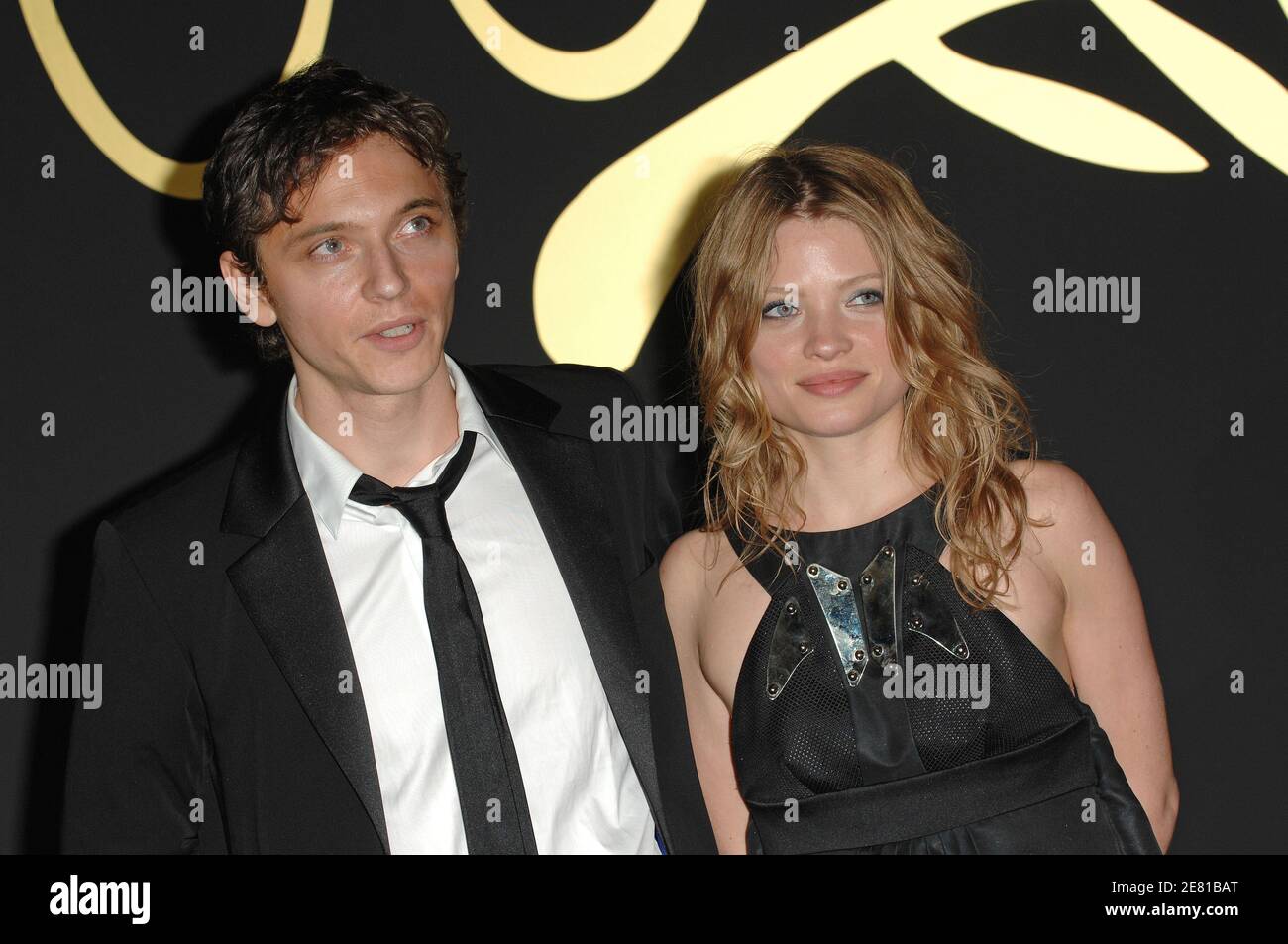 L'attrice Melanie Thierry e la cantante Raphael partecipano alla cena di gala del 60° anniversario al Monolithe come parte del Festival Internazionale del Cinema di Cannes, in Francia, il 20 maggio 2007. Foto di Hahn-Nebinger-Orban/ABACAPRESS.COM Foto Stock