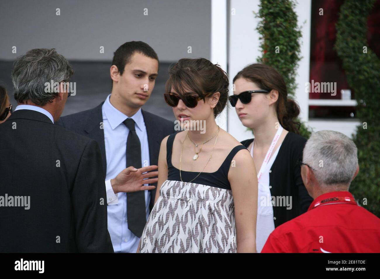 La principessa Charlotte Casiraghi, il fidanzato Alex Dellal e suo fratello Andrea chiacchierano con gli amici durante il Gran premio di Formula uno di Monaco a Monte-Carlo, Monaco, il 27 maggio 2007. Foto di Frederic Nebinger/ABACAPRESS.COM Foto Stock