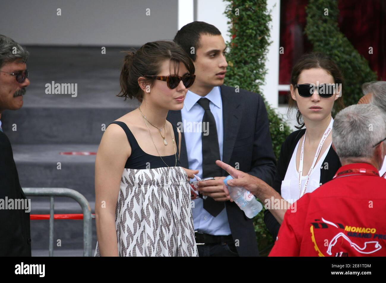 La principessa Charlotte Casiraghi, il fidanzato Alex Dellal e suo fratello Andrea chiacchierano con gli amici durante il Gran premio di Formula uno di Monaco a Monte-Carlo, Monaco, il 27 maggio 2007. Foto di Frederic Nebinger/ABACAPRESS.COM Foto Stock