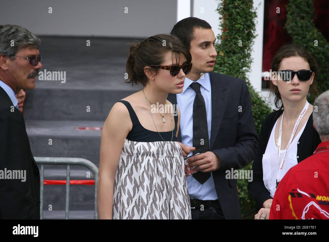 La principessa Charlotte Casiraghi, il fidanzato Alex Dellal e suo fratello Andrea chiacchierano con gli amici durante il Gran premio di Formula uno di Monaco a Monte-Carlo, Monaco, il 27 maggio 2007. Foto di Frederic Nebinger/ABACAPRESS.COM Foto Stock