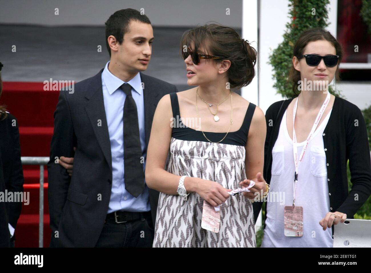 La principessa Charlotte Casiraghi, il fidanzato Alex Dellal e suo fratello Andrea chiacchierano con gli amici durante il Gran premio di Formula uno di Monaco a Monte-Carlo, Monaco, il 27 maggio 2007. Foto di Frederic Nebinger/ABACAPRESS.COM Foto Stock