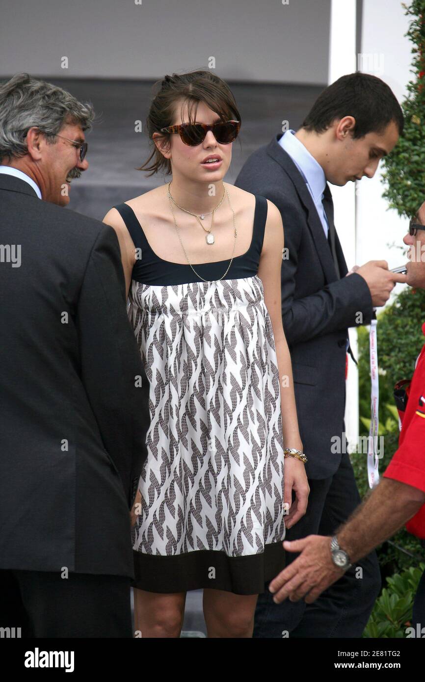 La principessa Charlotte Casiraghi, il fidanzato Alex Dellal e suo fratello Andrea chiacchierano con gli amici durante il Gran premio di Formula uno di Monaco a Monte-Carlo, Monaco, il 27 maggio 2007. Foto di Frederic Nebinger/ABACAPRESS.COM Foto Stock