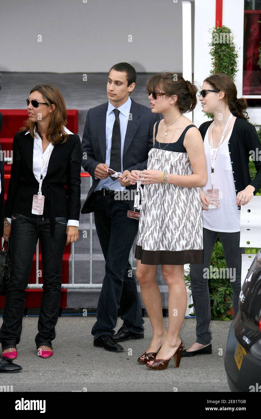 La principessa Charlotte Casiraghi, il fidanzato Alex Dellal e suo fratello Andrea chiacchierano con gli amici durante il Gran premio di Formula uno di Monaco a Monte-Carlo, Monaco, il 27 maggio 2007. Foto di Frederic Nebinger/ABACAPRESS.COM Foto Stock