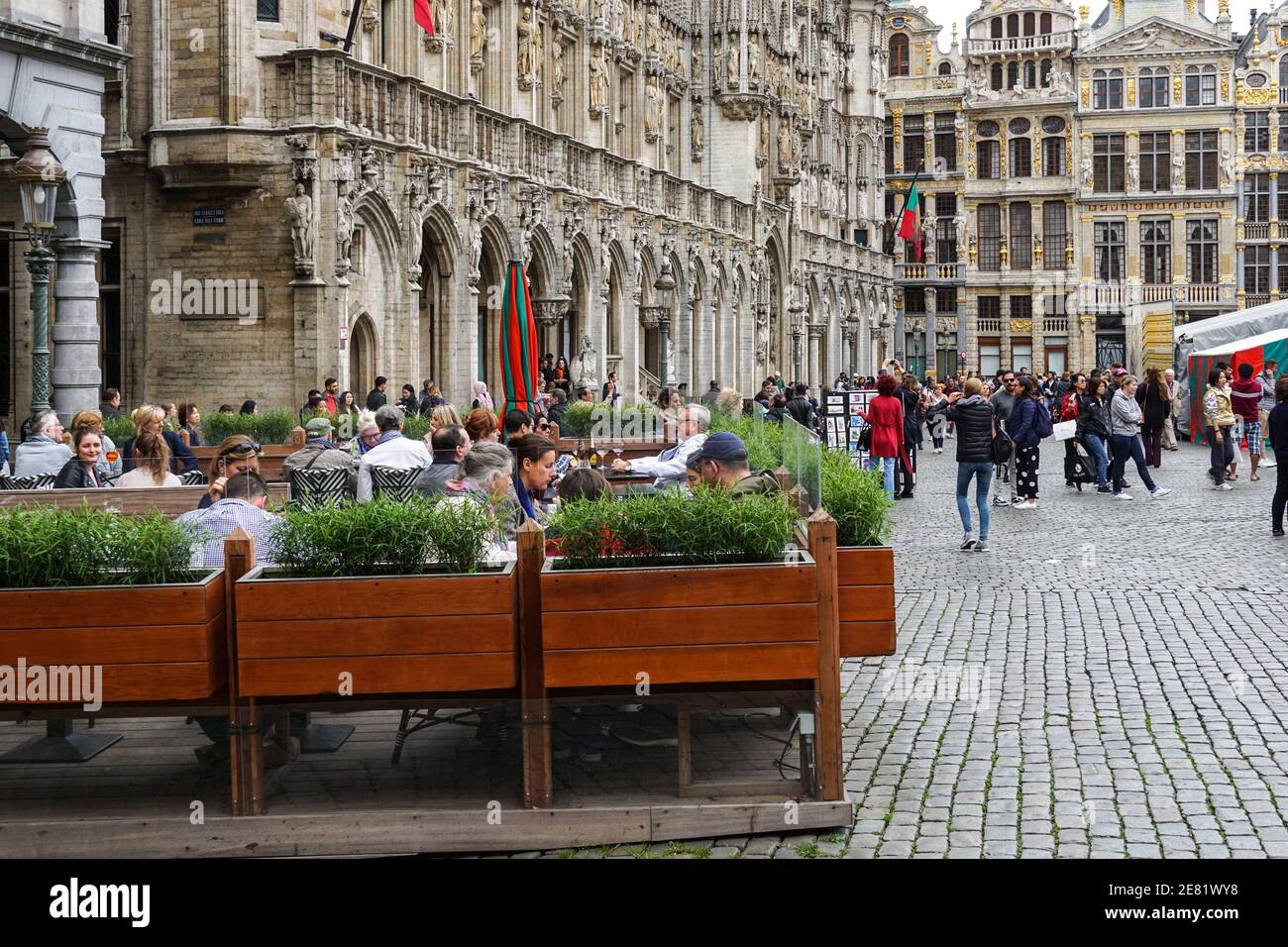 Turisti sulla Grand Place, piazza Grote Markt a Bruxelles, Belgio Foto Stock