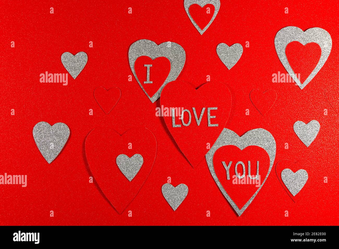 I Love You Red e Silver Hearts Design su Red Foto Stock