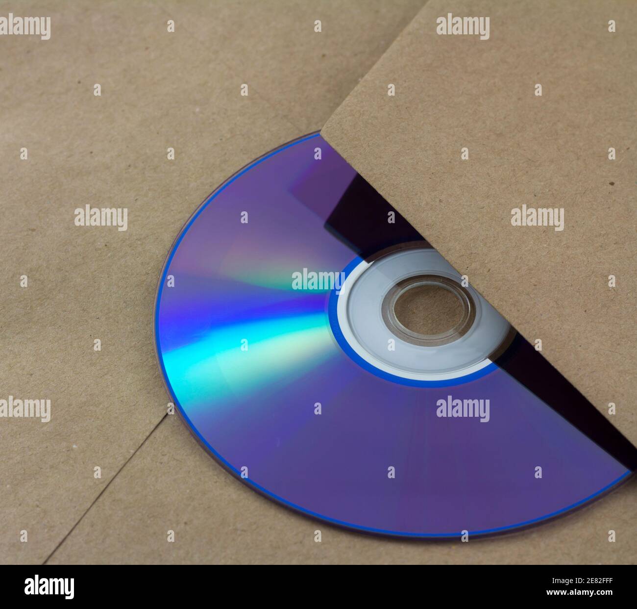 Busta non contrassegnata con un cd all'interno Foto Stock