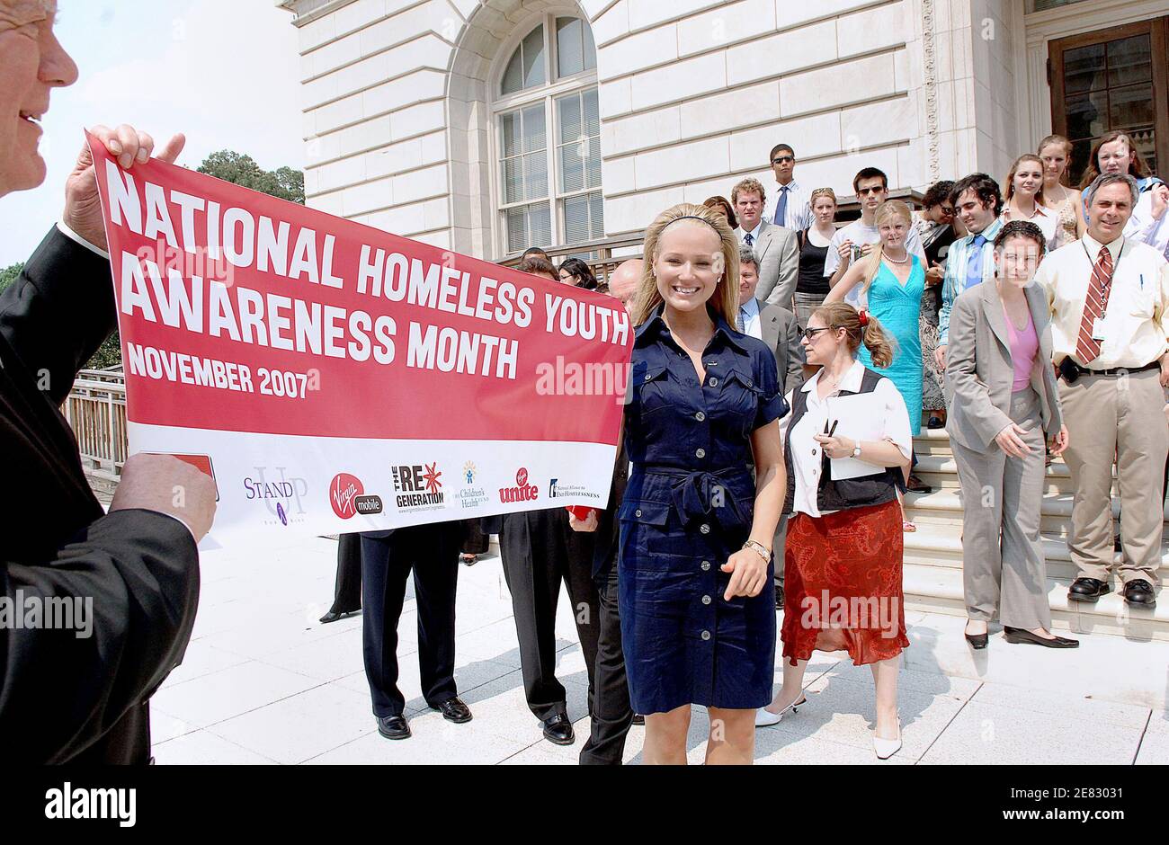 Il cantante Jewel è la madre del dio dei sensi e dei mezzi del Comitato la sicurezza di reddito e la sottocommissione di sostegno della famiglia che ascolta sulla homelessness giovanile su Capitol Hill a Washington, DC, USA il 19 giugno 2007. Jewel è il testimone principale di un'audizione che si concentra sui giovani americani che vivono per le strade delle nostre città: Fuori scuola, fuori lavoro e sentirsi rapidamente fuori dalla speranza. Foto di Olivier Douliery/ABACAPRESS.COM Foto Stock