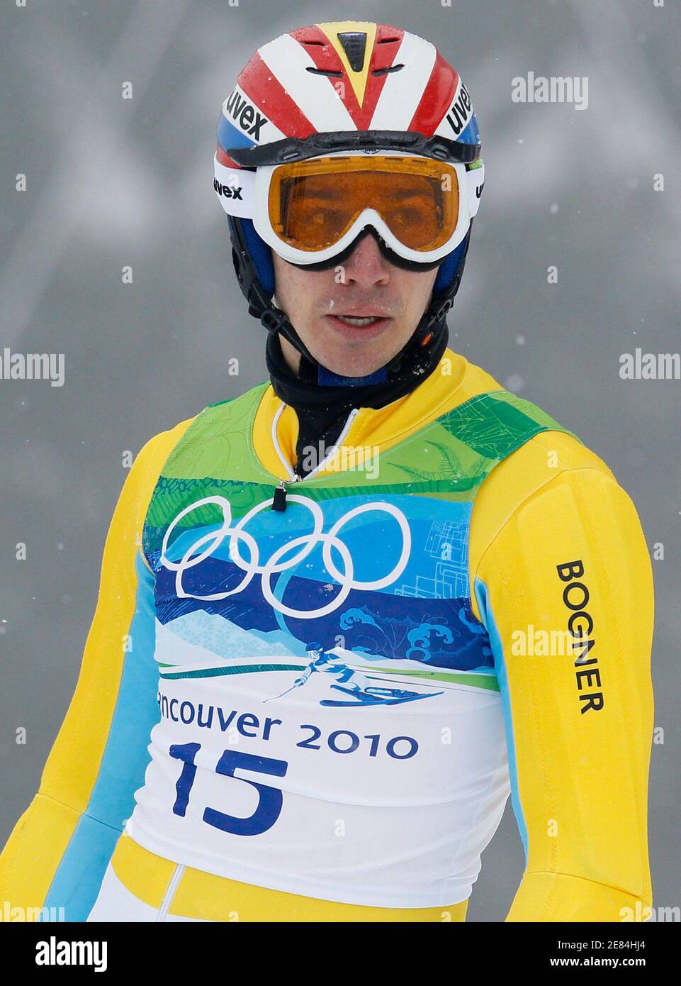 Germany's Felix Neureuther reacts after skiing out during the men's first run of Alpine Skiing Slalom race at the Vancouver 2010 Winter Olympics in Whistler, British Columbia, February 27, 2010. REUTERS/Mike Segar (CANADA) Foto Stock