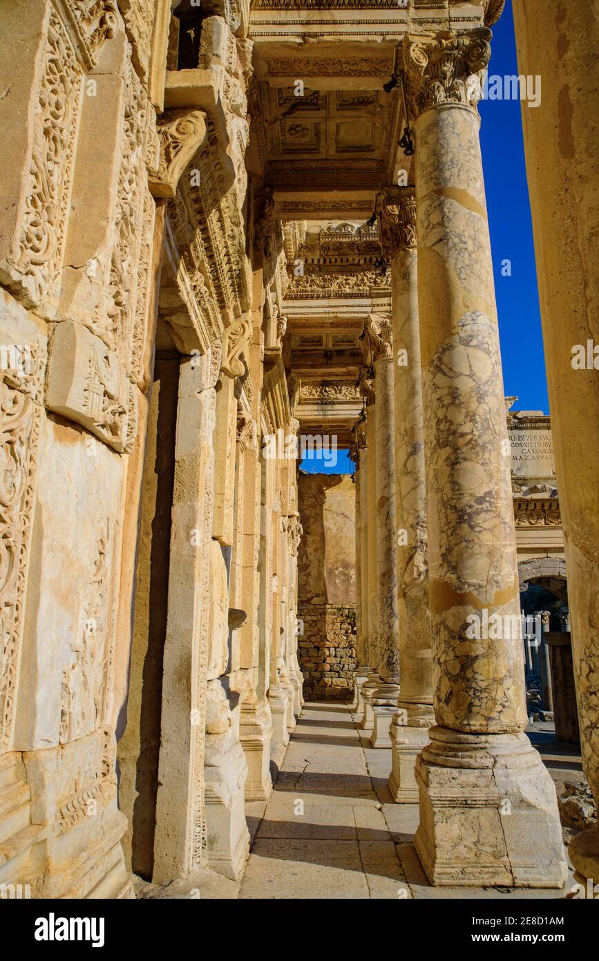 Biblioteca di Celso, un antico edificio romano nel sito archeologico di Efeso, Turchia Foto Stock