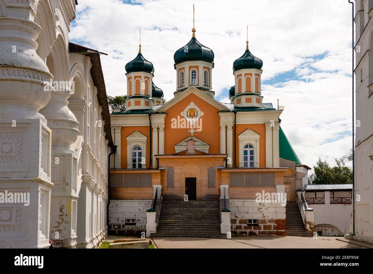 Cattedrale della Natività della Beata Vergine nella Santissima Trinità Monastero di Ipatiev. Monastero di Ipatiev nella parte occidentale di Kostroma, sulle rive del fiume T. Foto Stock