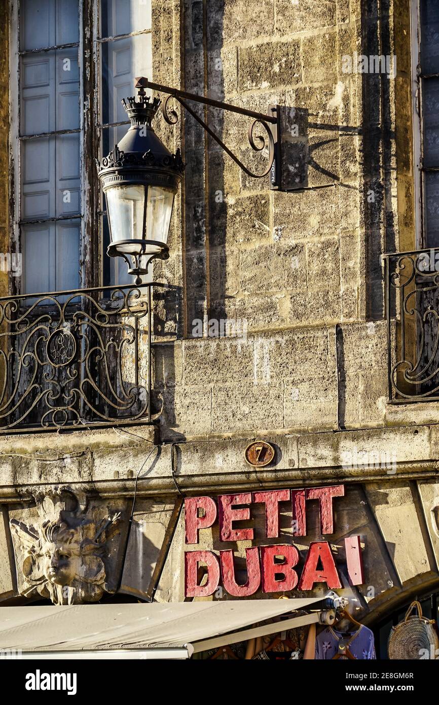 Bordeaux, Francia. Dettagli dell'architettura e della vita di strada. Bordeaux centro città. Foto Stock