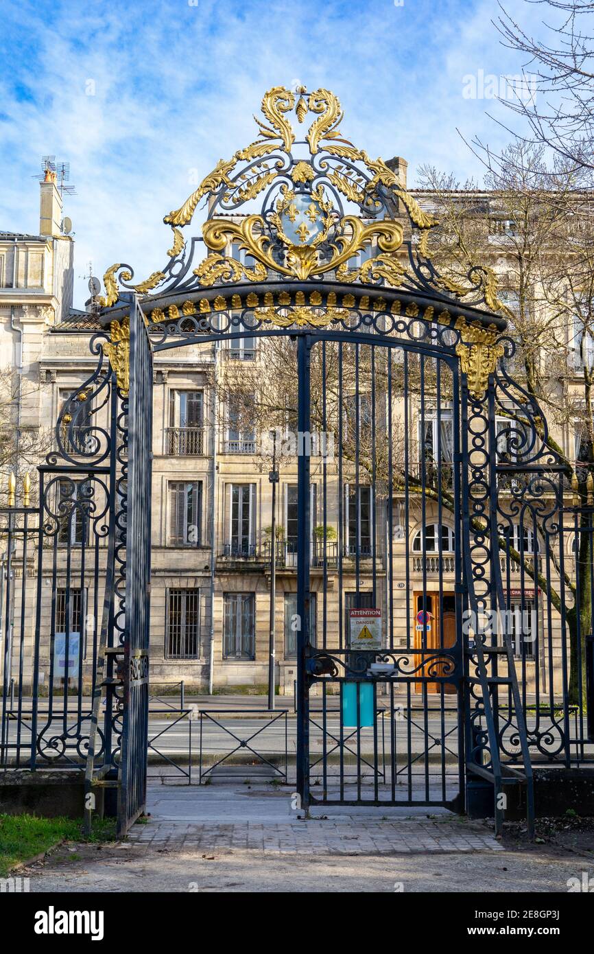 Bordeaux, Francia. Camminando per le strade di Bordeaux. Domenica passeggiata nel Giardino pubblico di Bordeaux - Jardins pubblico. Giorno di sole e umore di primavera. Bella nat Foto Stock