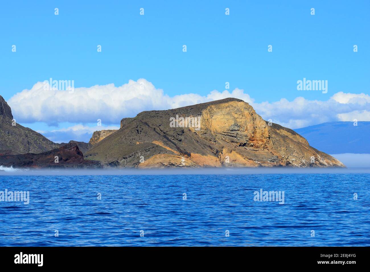 Rocce colorate a Punta Vicente Roca, Isola Isabela, Galapagos, Ecuador Foto Stock