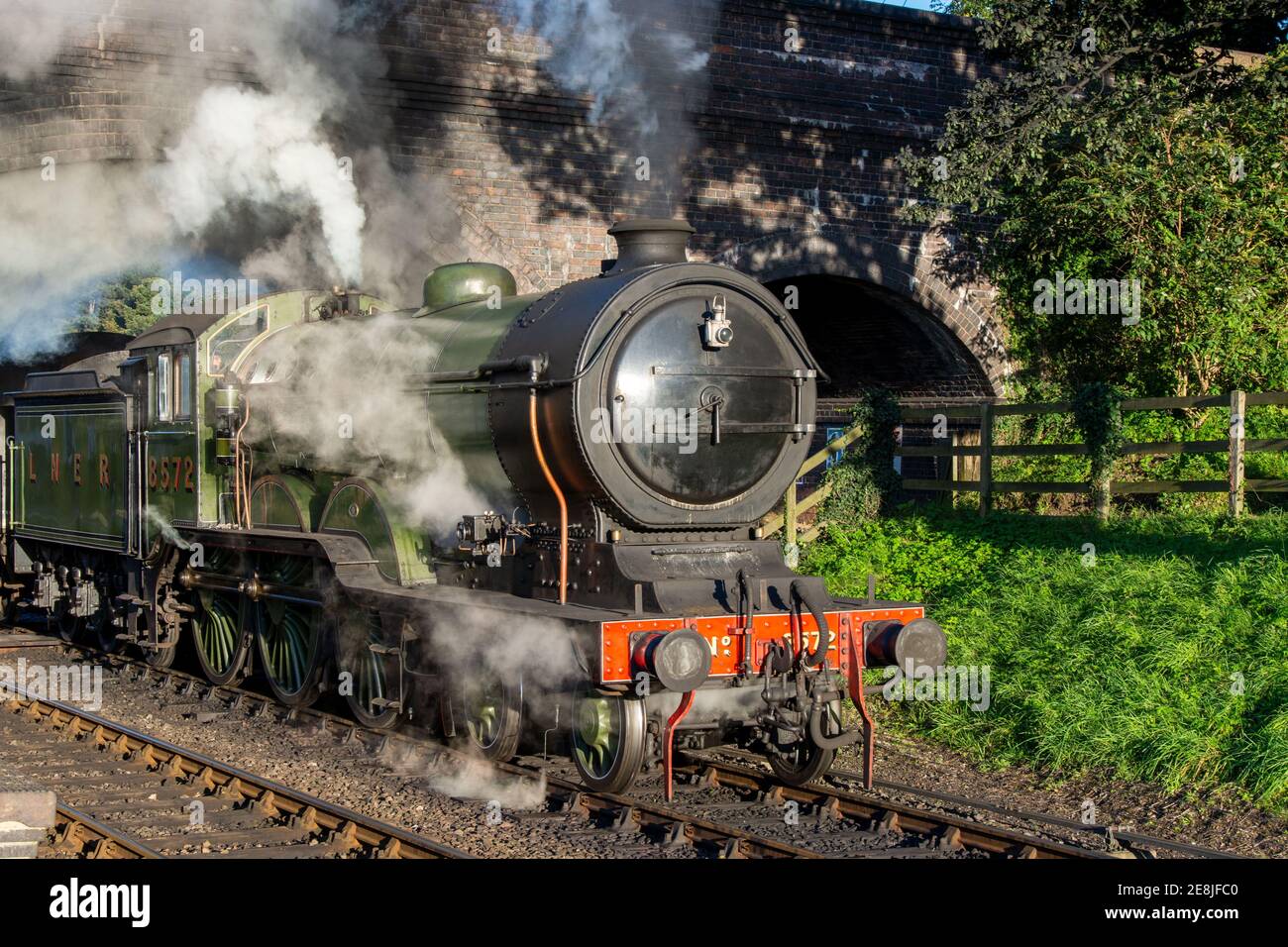 Treno a vapore che parte dalla stazione di Weybourne Foto Stock