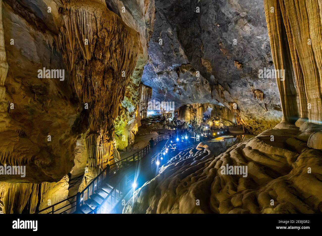 Colorata grotta Paradiso, sito UNESCO, Phong Nha-Káº» Bang National Park, Vietnam Foto Stock