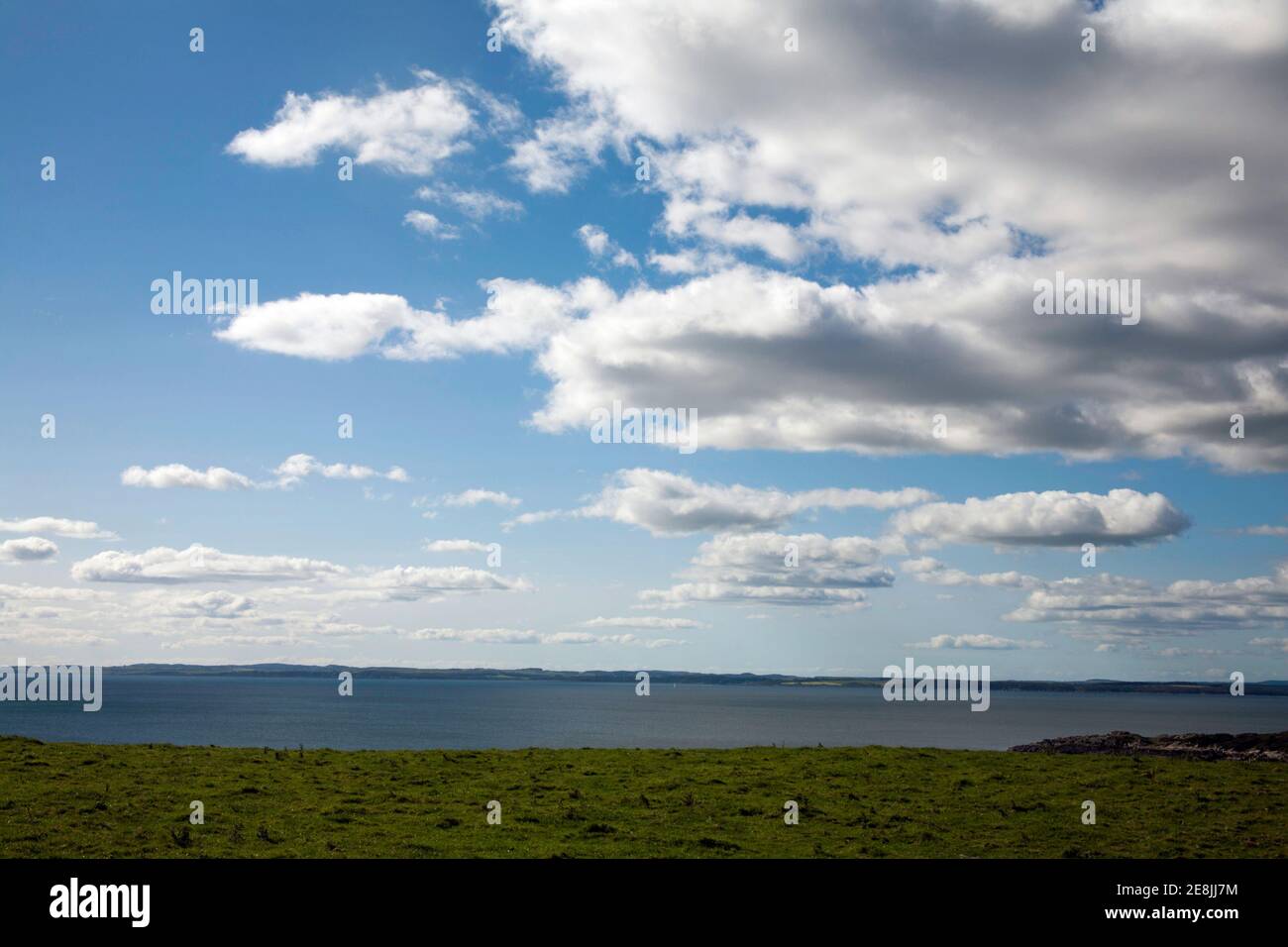 Baia di Wigtown vista dal Castello di Knockbrex vicino al Gatehouse of Fleet Dumfries e Galloway Scozia Foto Stock