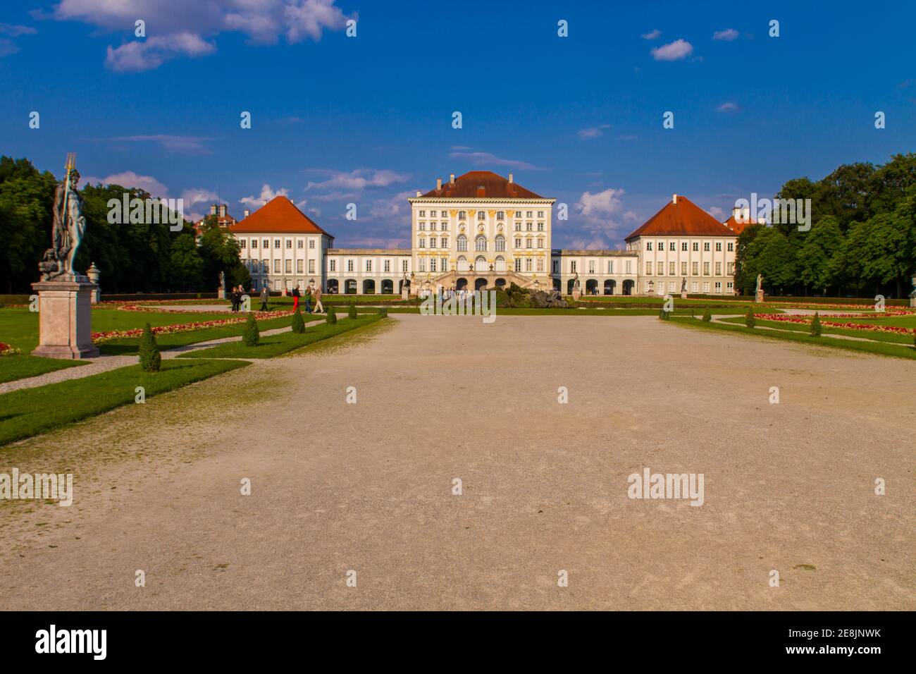 MONACO di BAVIERA, GERMANIA - 28 GIUGNO 2013: Palazzo Nymphenburg a Monaco di Baviera, Germania. Questo palazzo barocco è stato costruito nel 1675 come residenza estiva principale per il primo Foto Stock