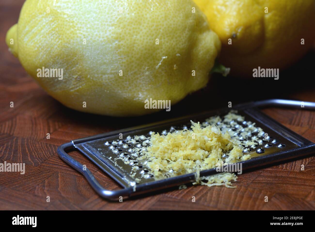 Grattugia della scorza di limone immagini e fotografie stock ad alta  risoluzione - Alamy