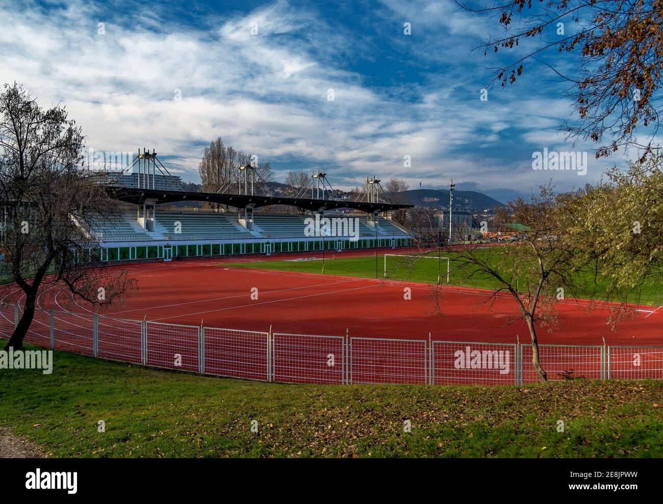 Empty Athletics Stadium sull'isola Margherita di Budapest, Ungheria Foto Stock