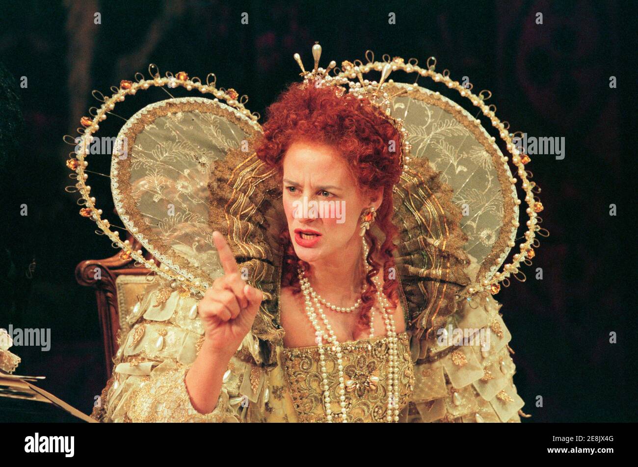Janet McTeer (Regina Elisabetta 1) in VIVAT! VIVAT REGINA! Di Robert Bolt al Mermaid Theatre, Londra EC4 23/10/1995 design: Poppy Mitchell regista: Roy Marsden Foto Stock