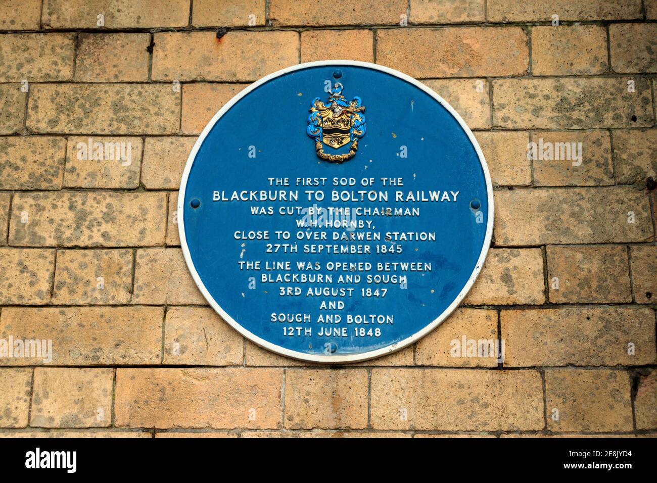 Blackburn a Bolton Railway placca blu. Darwen Station, Lancashire. Foto Stock