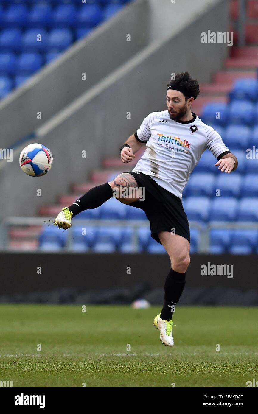 OLDHAM, INGHILTERRA. 30 GENNAIO immagine d'azione di Richie Towel di Salford City durante la partita Sky Bet League 2 tra Oldham Athletic e Salford City al Boundary Park, Oldham sabato 30 gennaio 2021. (Credit: Eddie Garvey | MI News) Foto Stock