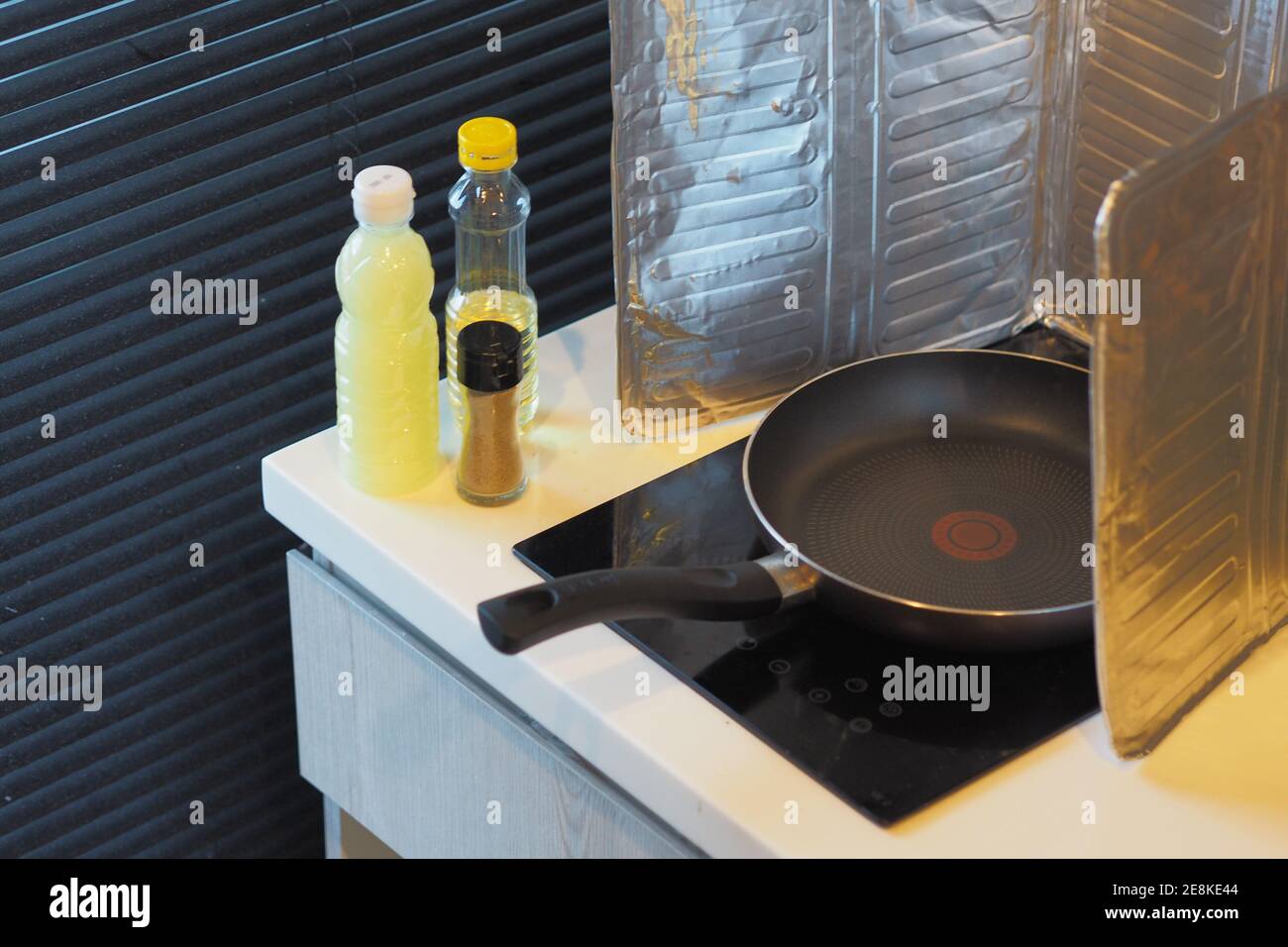 Messa a fuoco morbida sugli utensili da cucina regolabili Anti-Grease Easy Clean Foto Stock