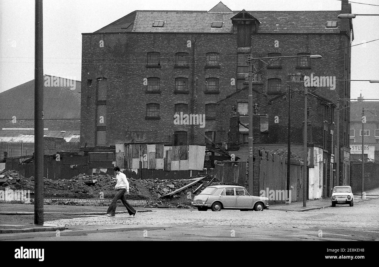 Il quartiere interno della città di Toxteh Liverpool 8. Immagini riprese per la copertina 4 dell'album The Real Thing della British Soul Band, a partire da 8 nel 1977 Foto Stock