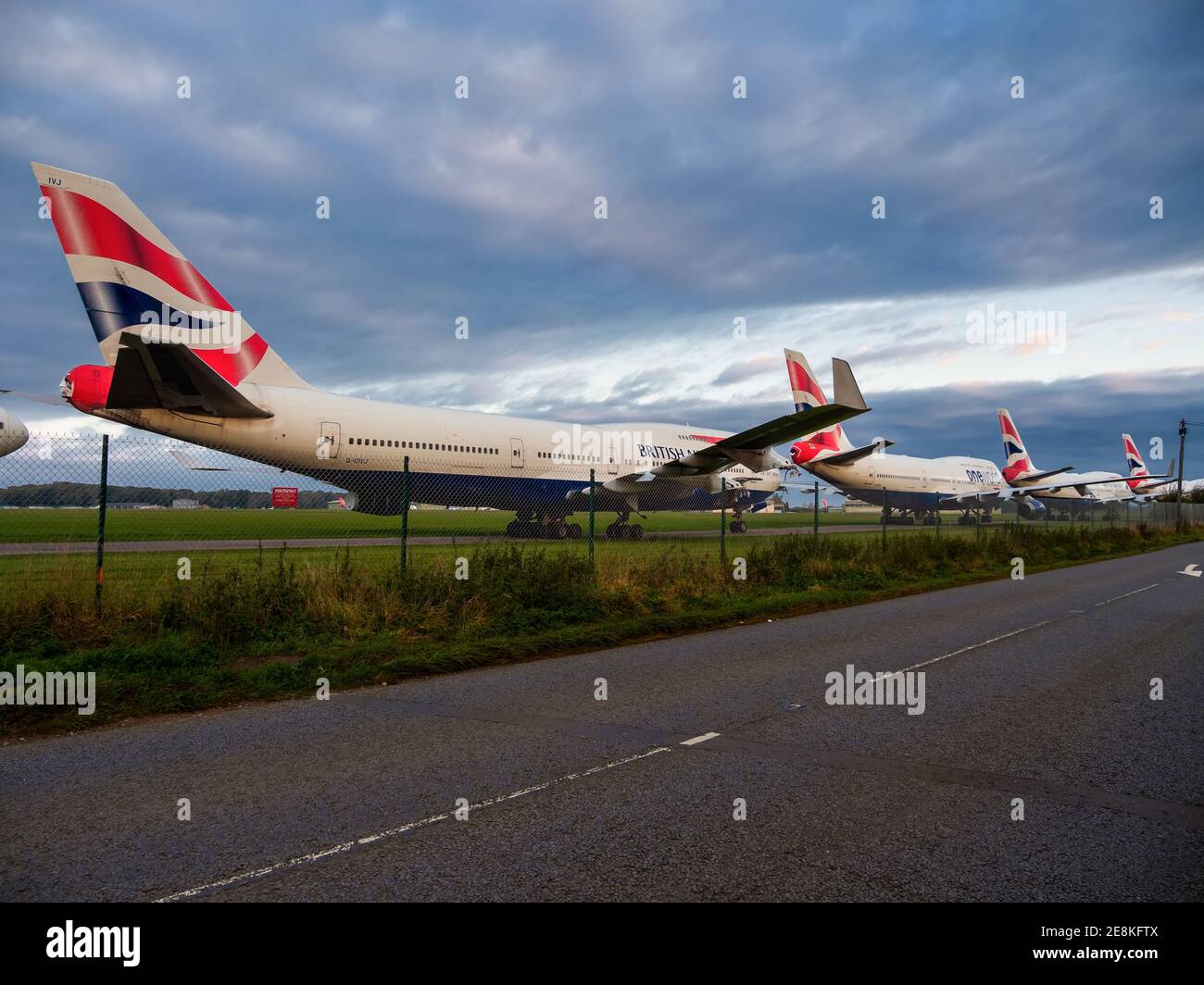 Scartato. I 747 jumbo jets indesiderati della British Airways si sono schierati per essere messi a disposizione all'aeroporto di Cotswold, nel Regno Unito, vittime di Covid 19. Foto Stock