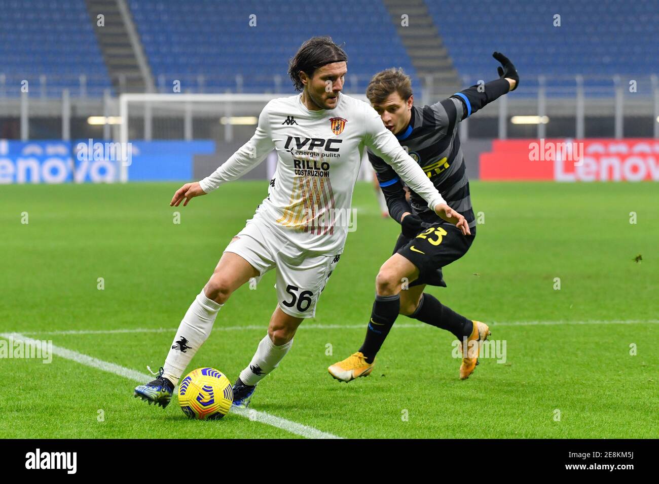 Milano, Italia. 30 gennaio 2021. Perparim Hetemaj (56) di Benevento e Nicolo Barella (23) di Benevento visto nella serie UNA partita tra Inter Milano e Benevento a Giuseppe Meazza di Milano. (Foto: Gonzales Photo - Tommaso Fimiano). Foto Stock