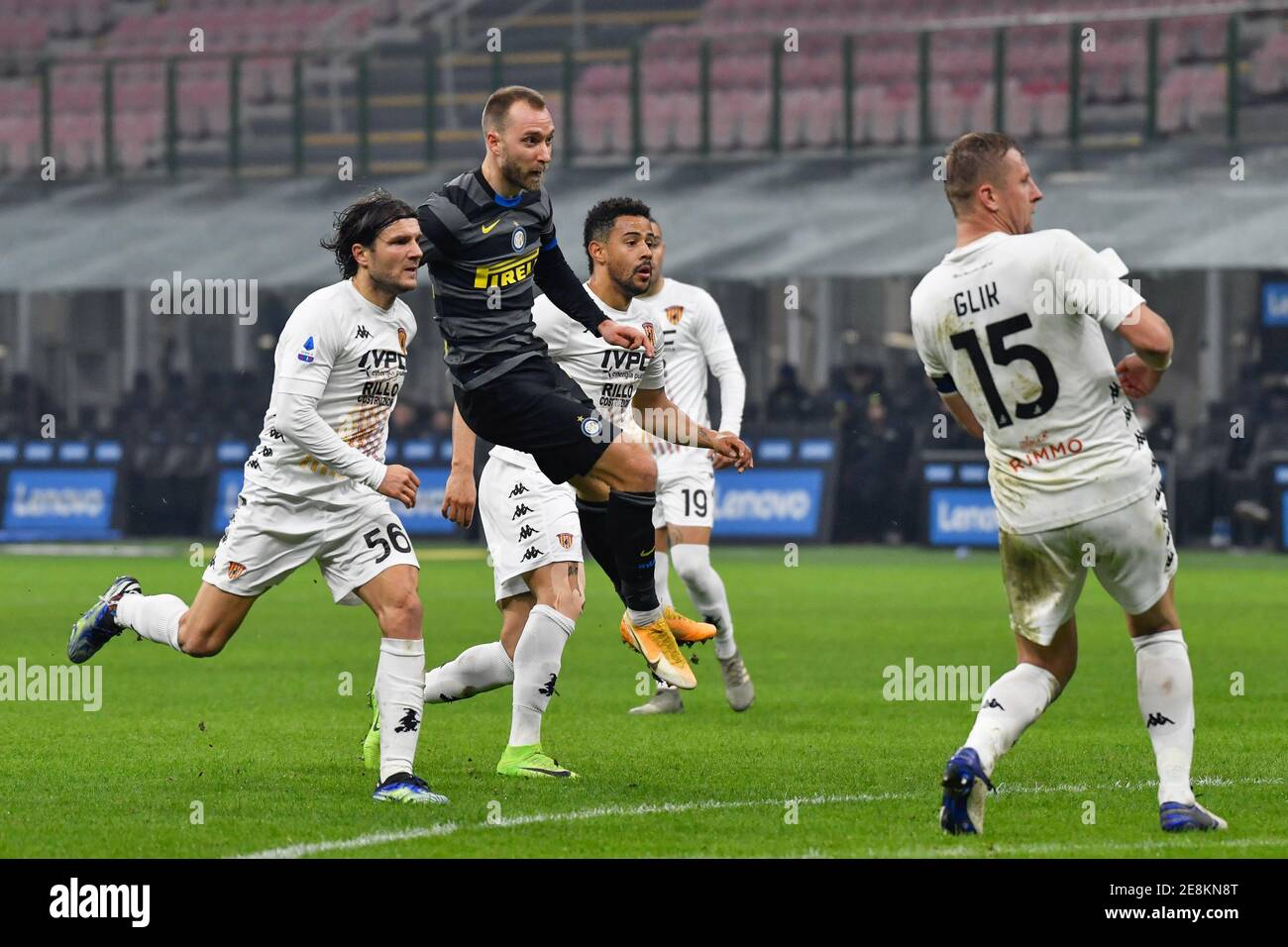 Milano, Italia. 30 gennaio 2021. Christian Eriksen (24) di Inter Milan e Perparim Hetemaj (56) di Benevento visto nella serie UNA partita tra Inter Milano e Benevento a Giuseppe Meazza a Milano. (Foto: Gonzales Photo - Tommaso Fimiano). Foto Stock