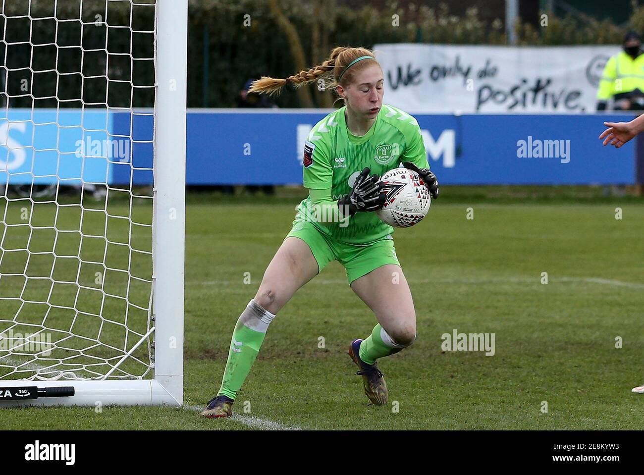 Liverpool, Regno Unito. 31 gennaio 2021. Everton Goalkeeper Alexandra Maciver rivendica la palla. Barclays Super League match femminile, Everton Women contro Manchester Utd Women al Walton Hall Park di Liverpool domenica 31 gennaio 2021. Questa immagine può essere utilizzata solo per scopi editoriali. Solo per uso editoriale, è richiesta una licenza per uso commerciale. Nessun uso in scommesse, giochi o un singolo club/campionato/giocatore publications.pic di Chris Stading/Andrew Orchard sports photography/Alamy Live News Credit: Andrew Orchard sports photography/Alamy Live News Foto Stock