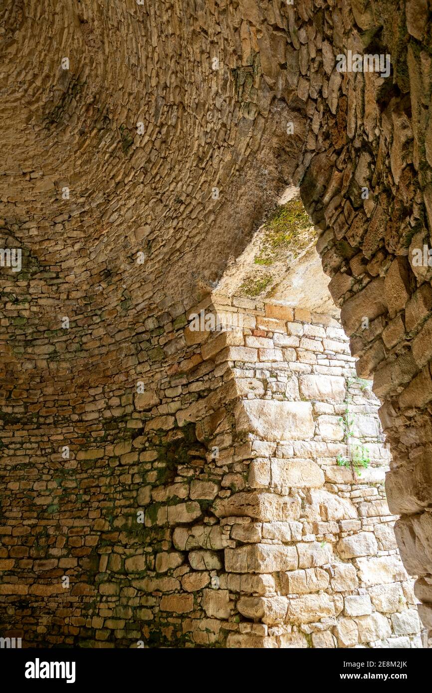 All'interno della tomba a volta micenea dell'antico re Nestore, nella regione di Messinia, Peloponneso, Grecia, Europa Foto Stock